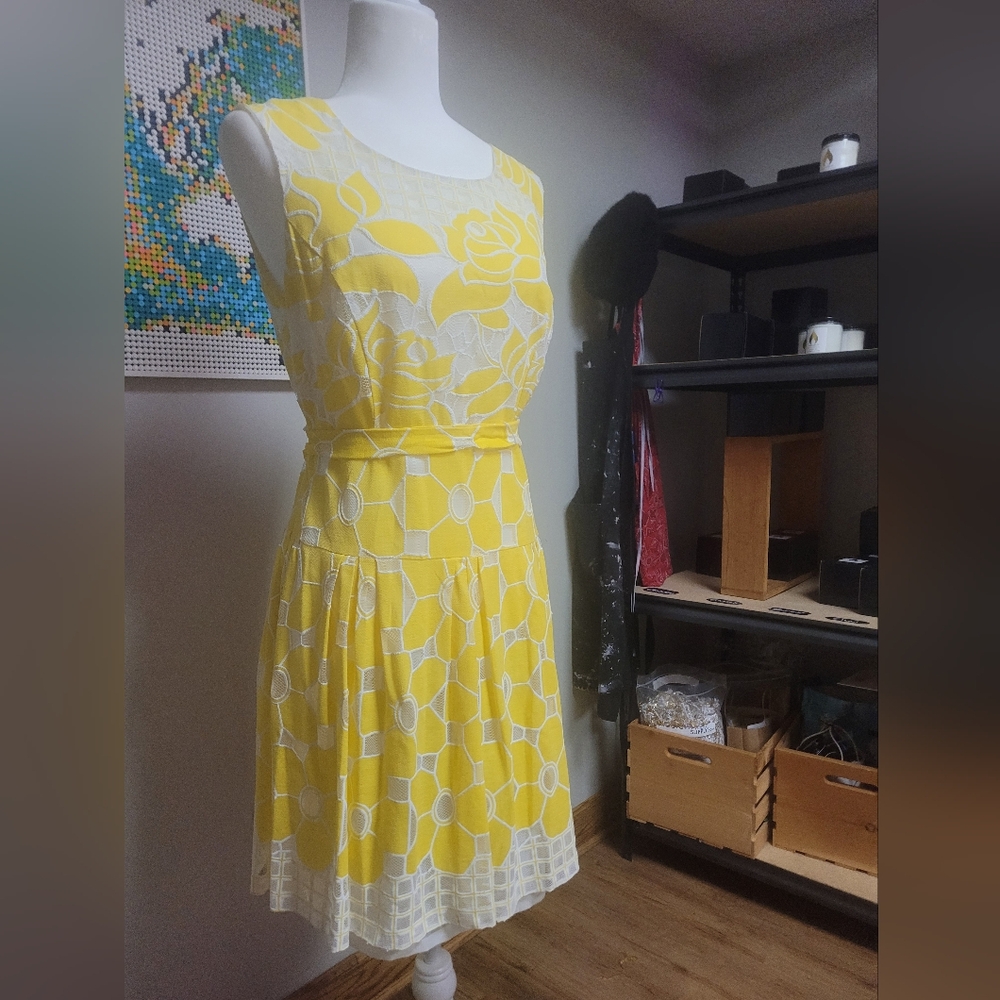 Robbie Bee Yellow and White Floral Midi Dress